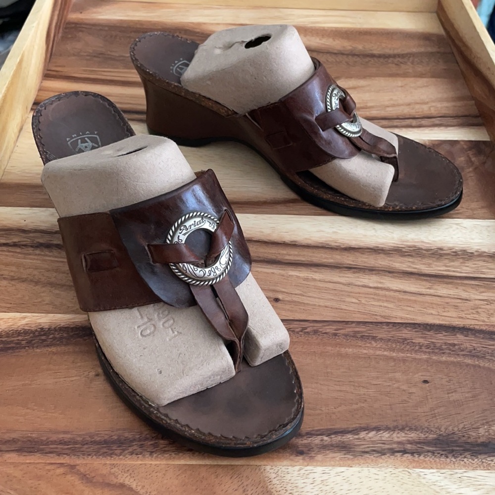 Ariat 9.5 Thong Wedge Sandals Brown Leather